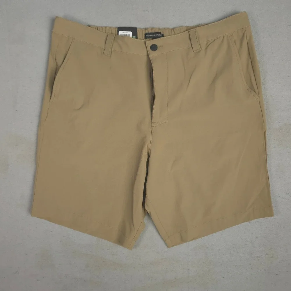 New Banana Republic Mens Comfort Flat Front Shorts Elmwood Tan Stretch 40